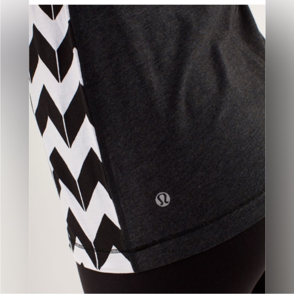 Lululemon Devotion Tee 🖤🤍 - Picture 6 of 7